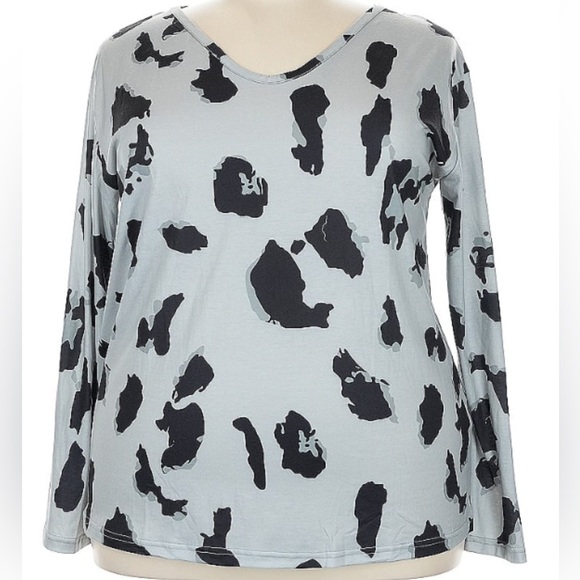 Haute Edition Tops - NWT Haute Edition Women’s Cotton blend Elegant Animal Print Long Sleeve Top.XXXL